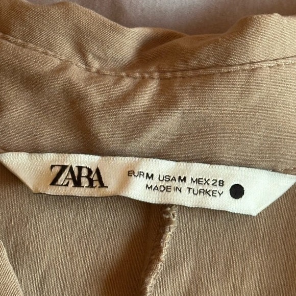 Zara Shirt With twist and Cut Out Detail, size Medium. Taupe 2143/259 Retail:$50 - Picture 7 of 8